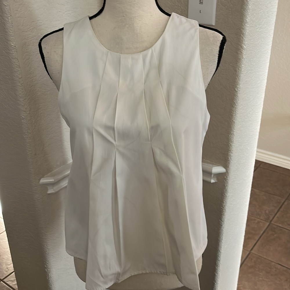 J.O.A. white pleated sleeveless top blouse Size M